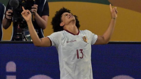 ¡RULITOS AL AIRE! Conmebol incluyó a EDUARD BELLO en el once ideal de la tercera fecha de la Copa América (DETALLES)