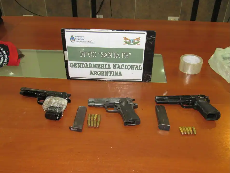 Gendarmería detuvo a tres hombres y secuestró tres armas de fuego