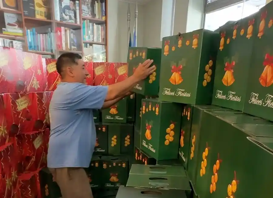 Miles de afiliados se acercaron a retirar sus cajas, preparadas con productos de primera calidad.