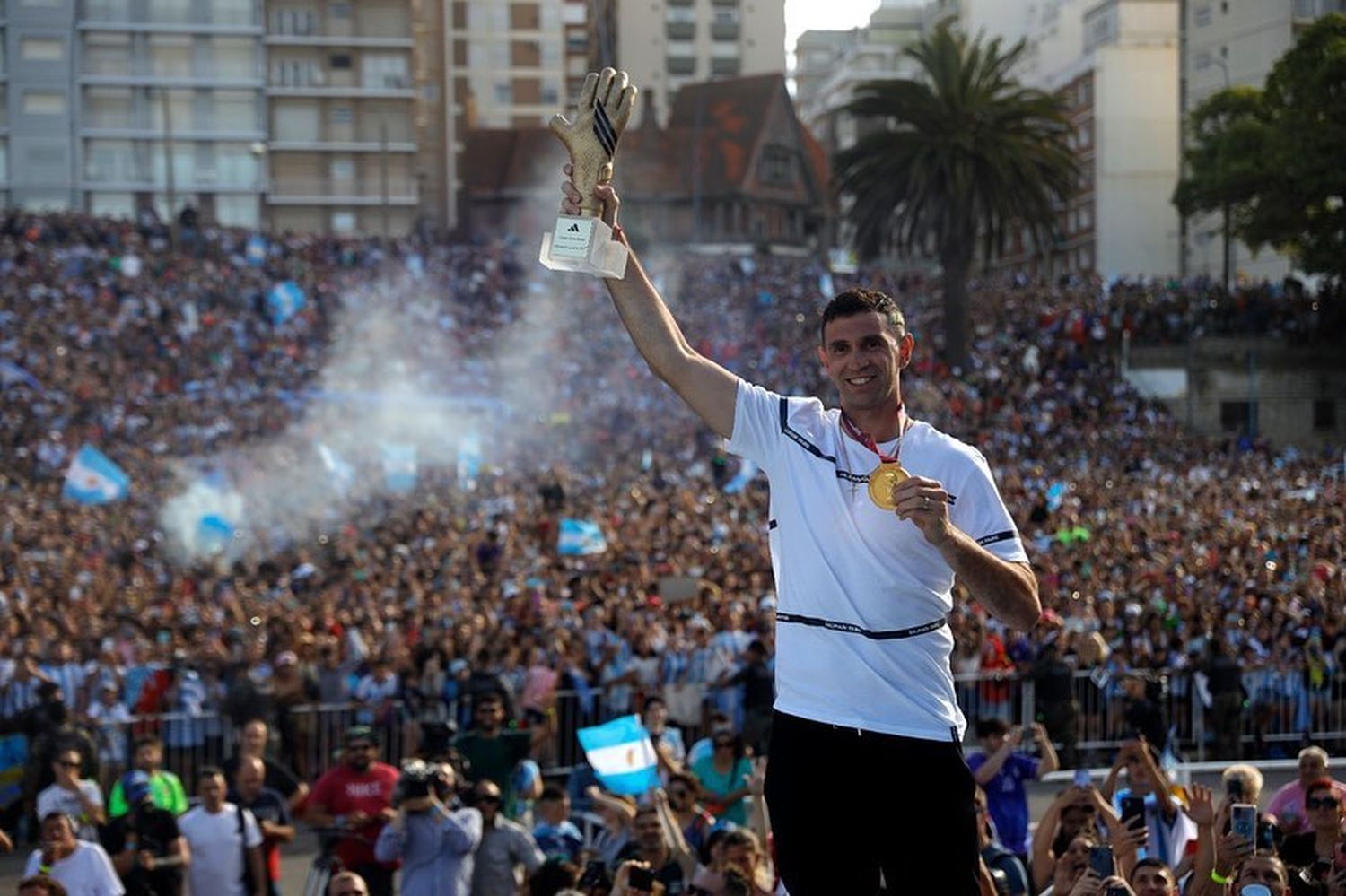 Dibu Martínez en Mar del Plata: "No solo es un orgullo para mi, sino para todos los chicos que tengan el sueño de ganar la cuarta"