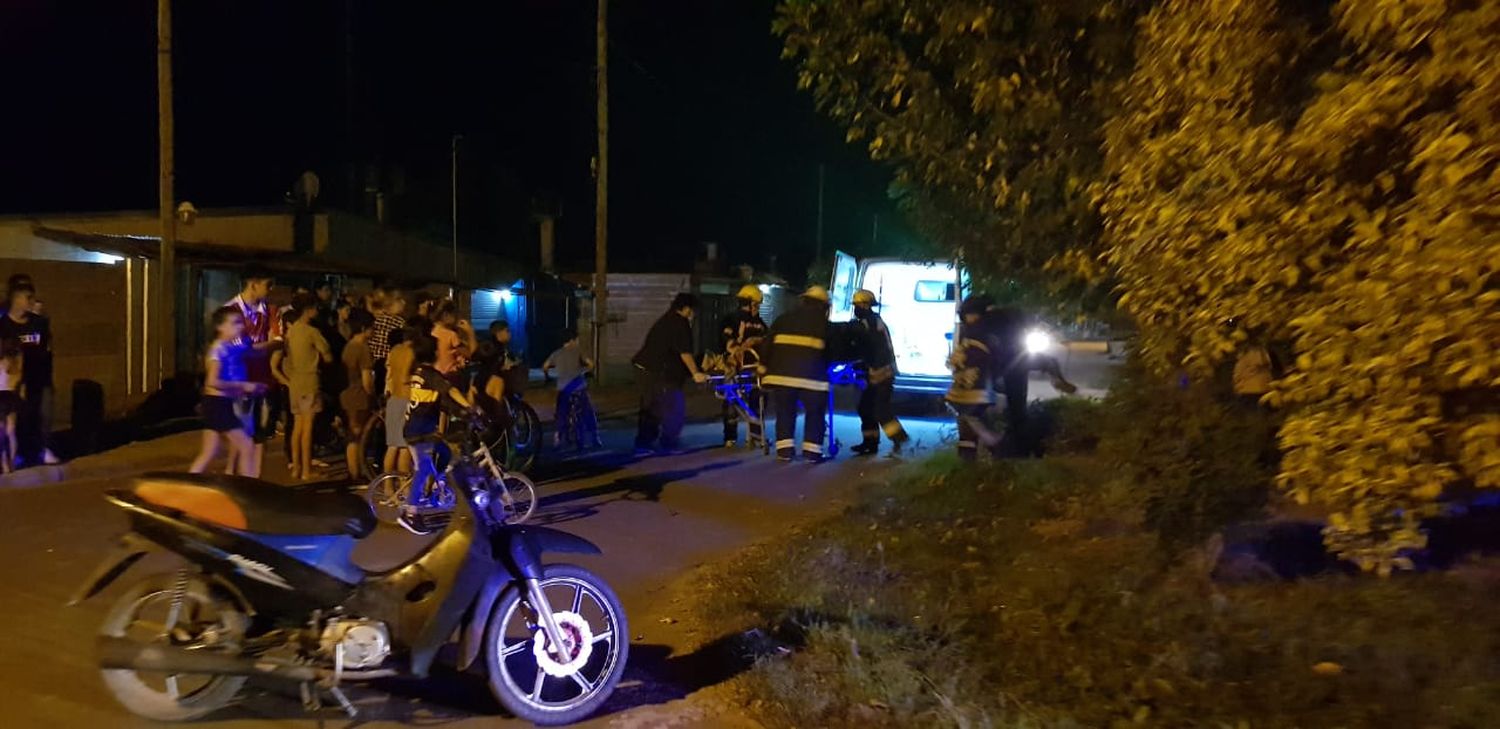 Fray del Pozo y Casella: Bomberos y Policía intervinieron en una vivienda, hubo efectivos heridos
