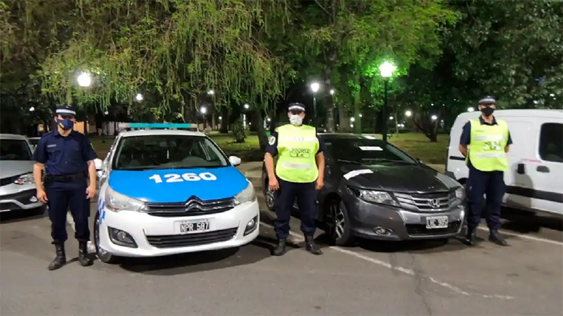 Incautaron dos pistolas en un vehículo que había eludido un puesto caminero