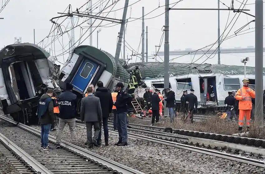 Descarilló un tren en Italia: 4 muertos