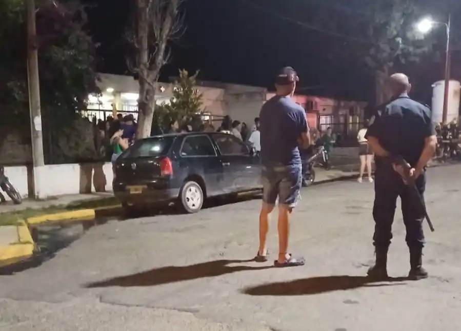 El lunes por la noche familiares y amigos reclamaron en las puertas del Hospital y la pareja de Jael radicó la denuncia en la Comisaría.