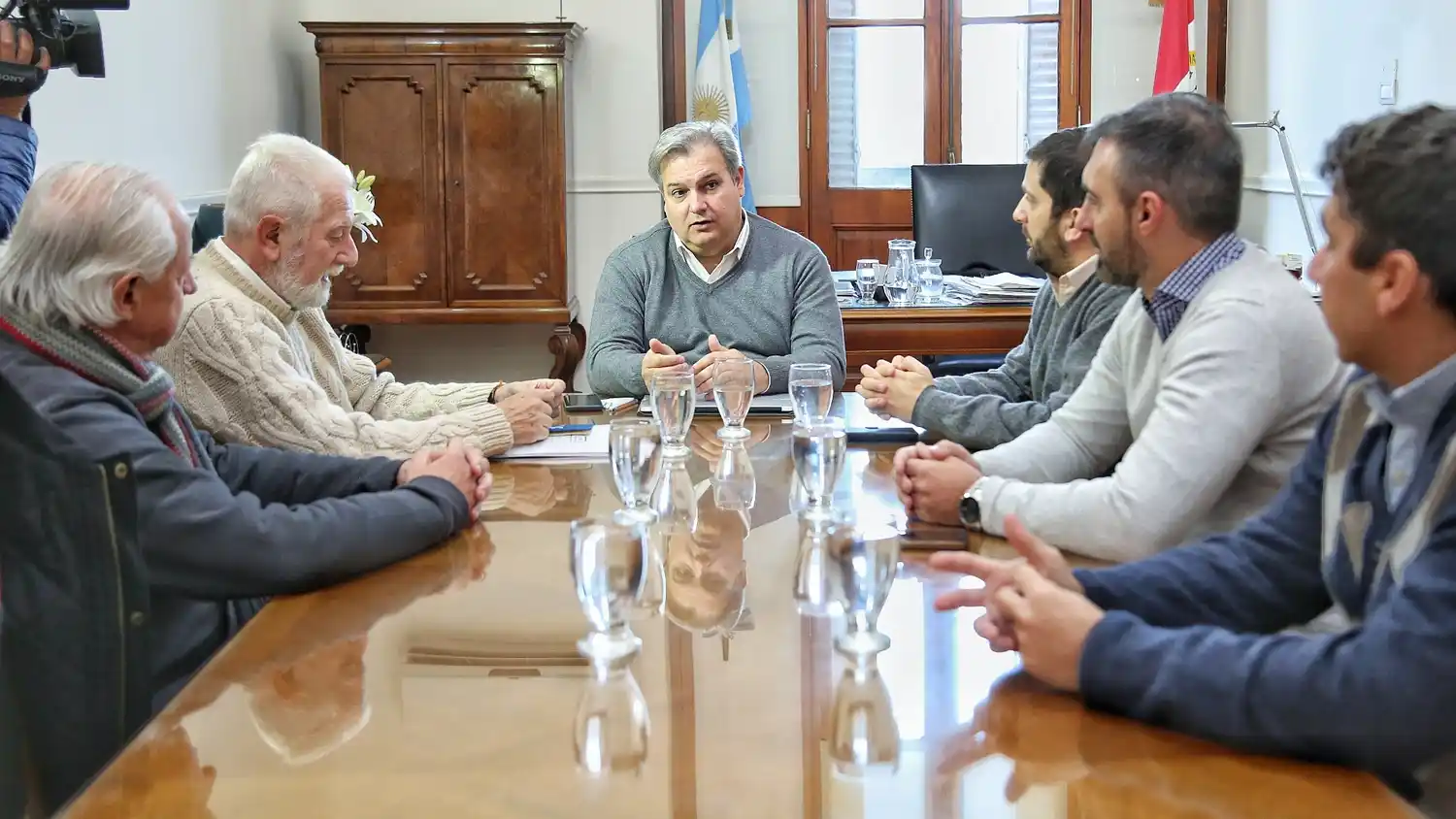 Provincia y Centro Comercial renovarán luminarias en avenidas de la ciudad