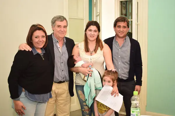 En emotivo acto entregaron viviendas a 16 familias
