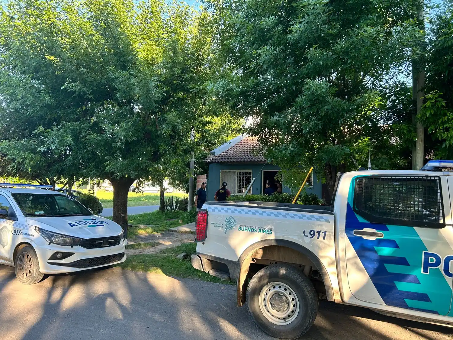 En Nieto de Torres y Sargento Selada hallaron prendas de vestir coincidentes con las robadas.