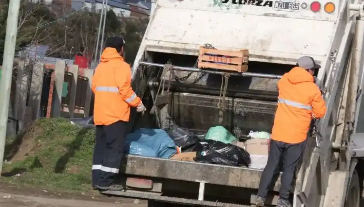 Los recolectores circulaban por calle Saavedra y antes de llegar a Brown un perro intentó morder a uno ellos, pero logran ahuyentarlo corriéndolo.