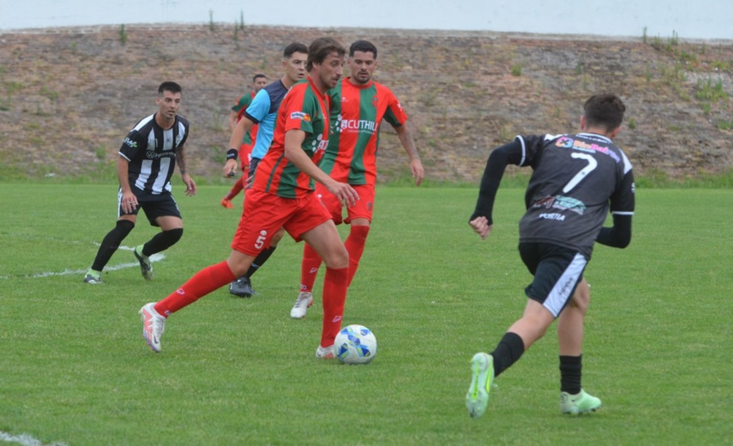 FOTO PRENSA ESTUDIANTES DE OLAVARRÍA Rodrigo Baquero, en acción durante el partido del sábado pasado.