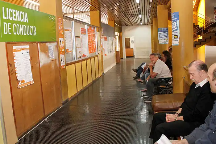 Sacar la licencia de conducir ya cuesta más de $2.100