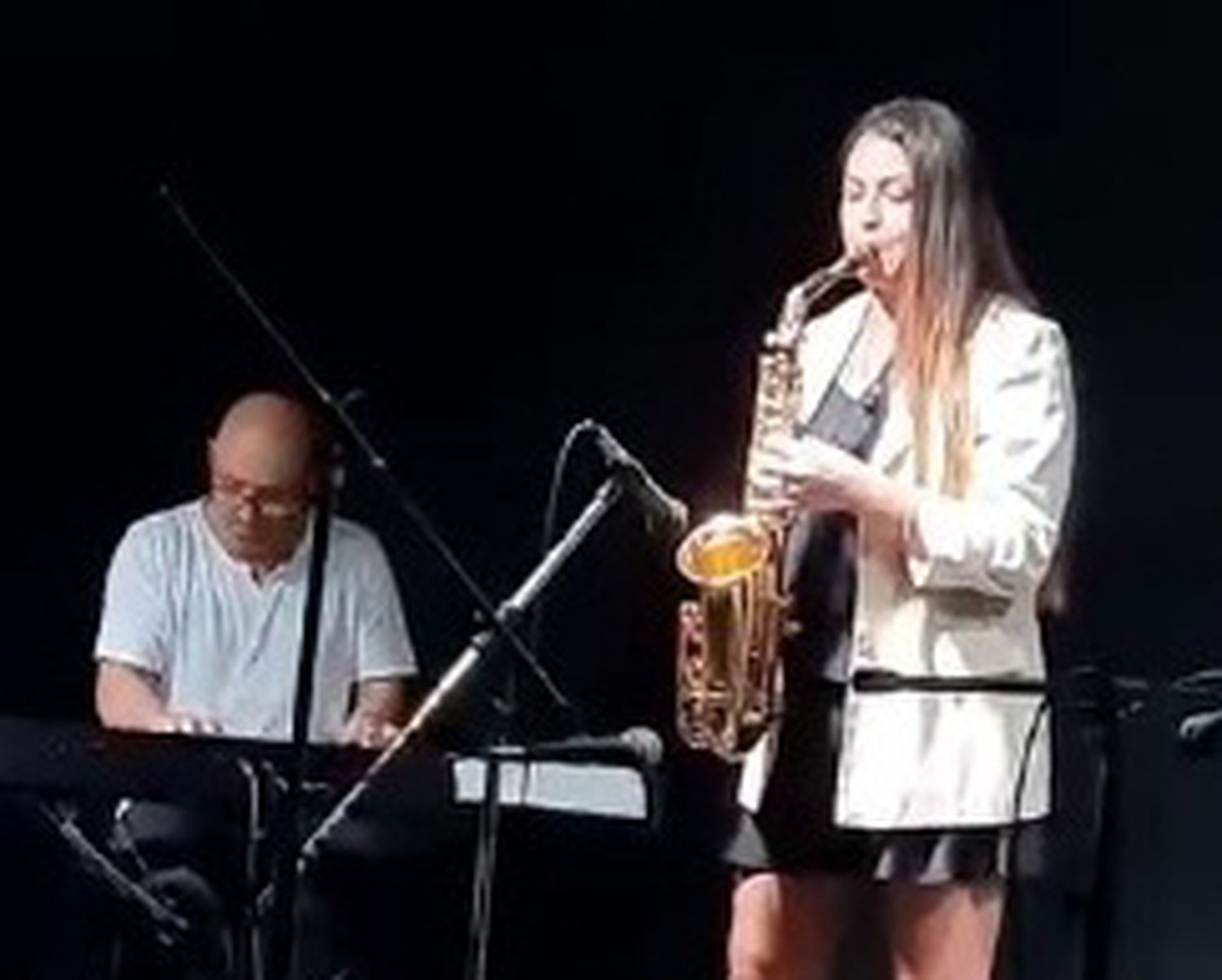 De excelencia. “Estefi” Haag, con el saxo, en una reciente actuación en el Teatro Nihuil