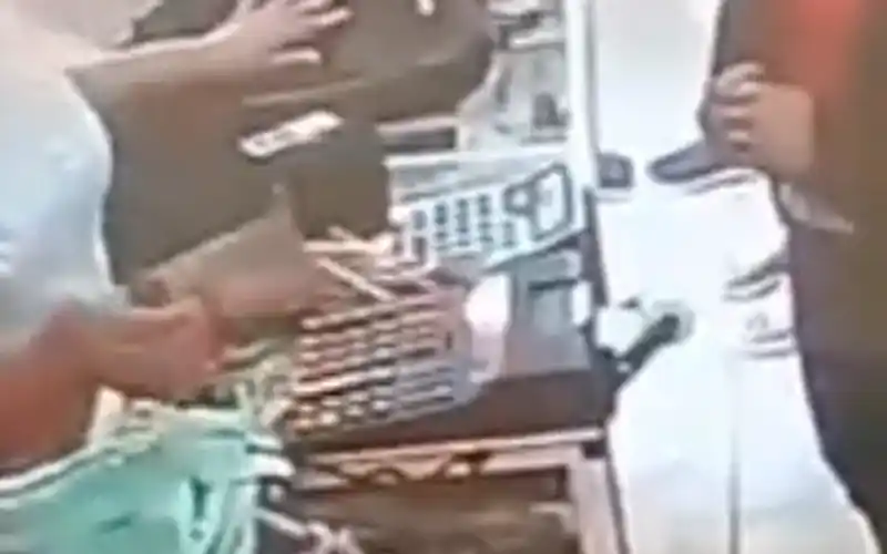 Devolvieron la billetera olvidada en un comercio