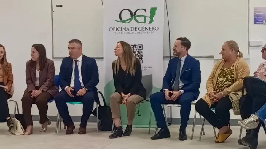 Funcionarios de San Vicente participaron en una jornada sobre violencia de género en Rafaela