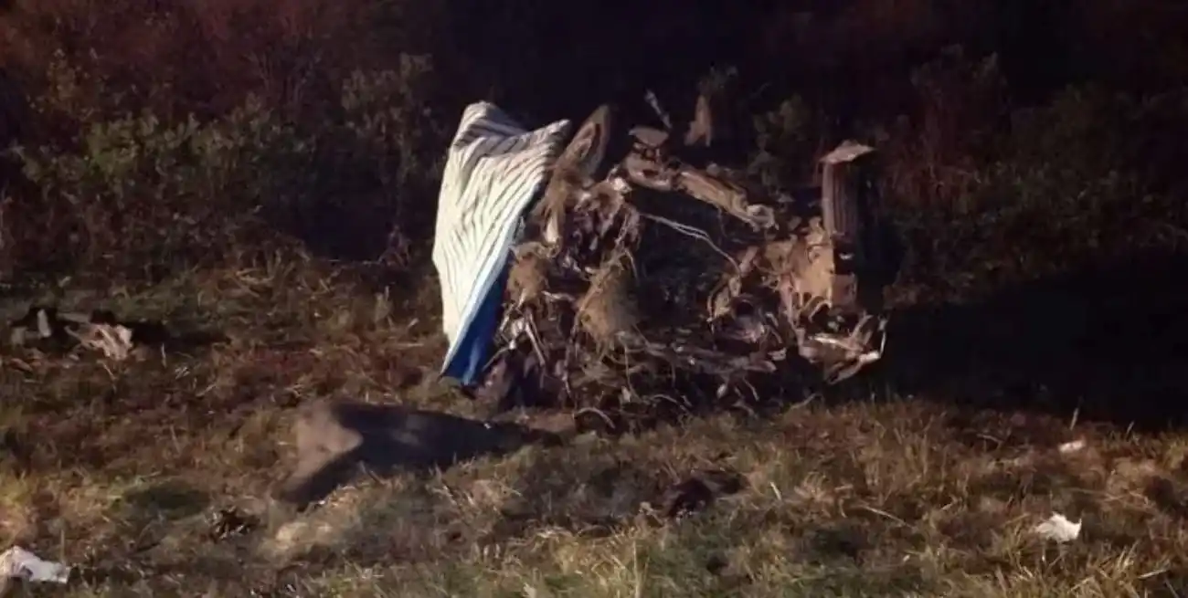 Uno de los autos quedó irreconocible según el subcomisario de la Policía Departamental, Martín Tello.