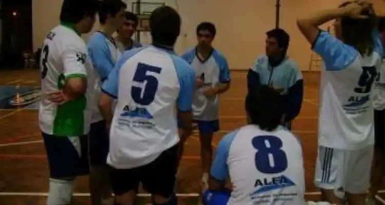 Náutico ganó y definirá la serie de local
