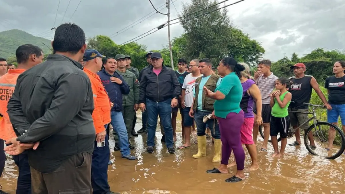 ¡NO GUARDEN LOS PARAGUAS! Lluvias no dejan a Venezuela
