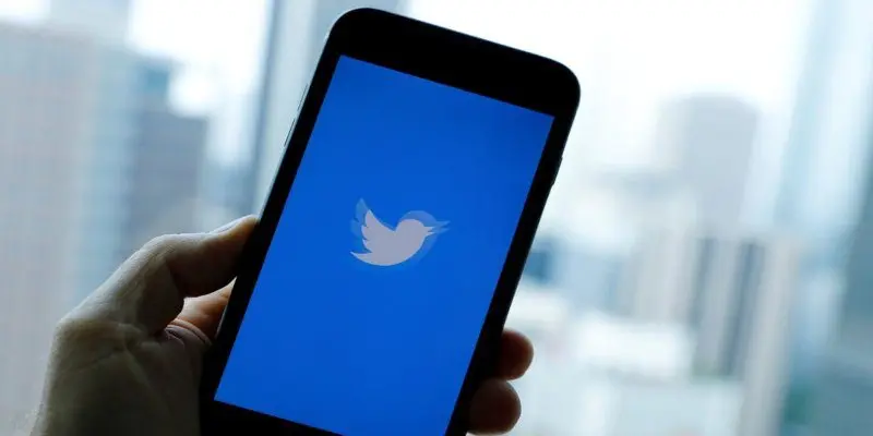 Twitter congela cuentas verificadas tras hackeo masivo