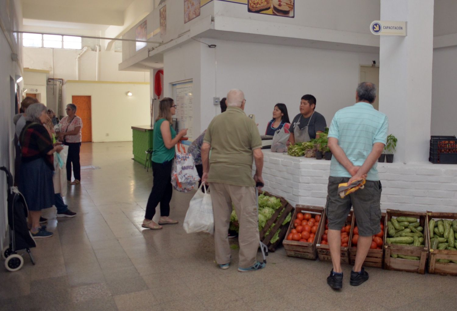 El puesto de verduras que funciona en el Mercado Municipal, atenderá los días martes, jueves y sábados de 8 a 13