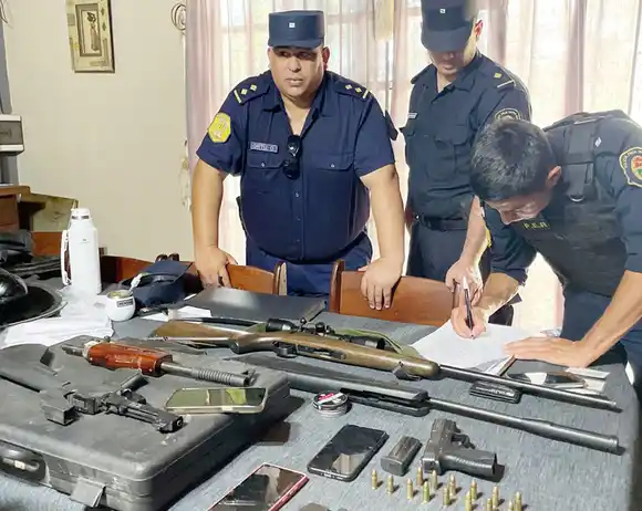 Allanamientos: secuestran armas, vehículos y detienen a un sospechoso