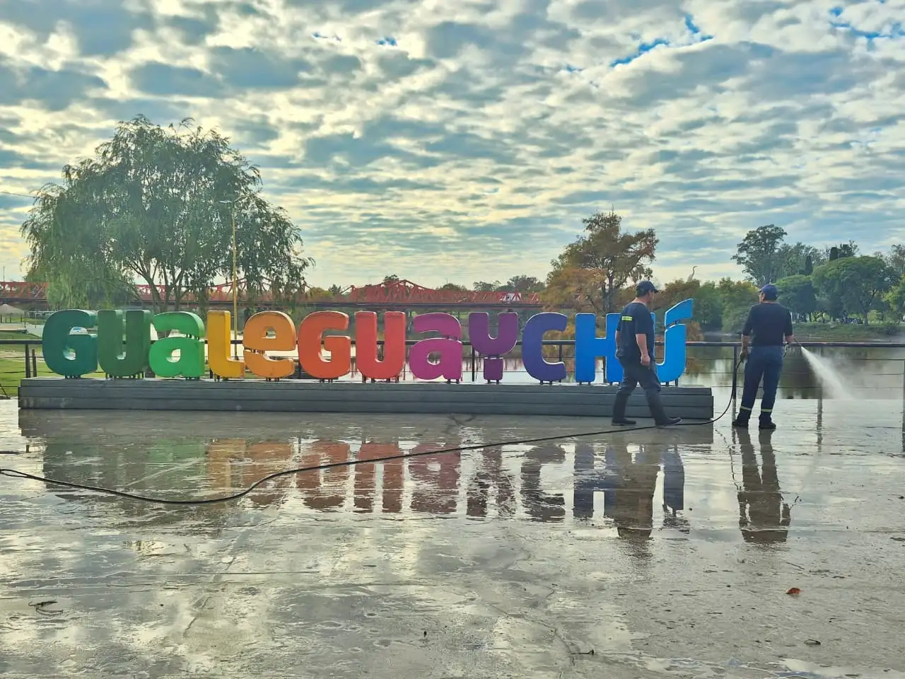 Realizaron un hidrolavado integral en la Costanera tras el recital de La Renga