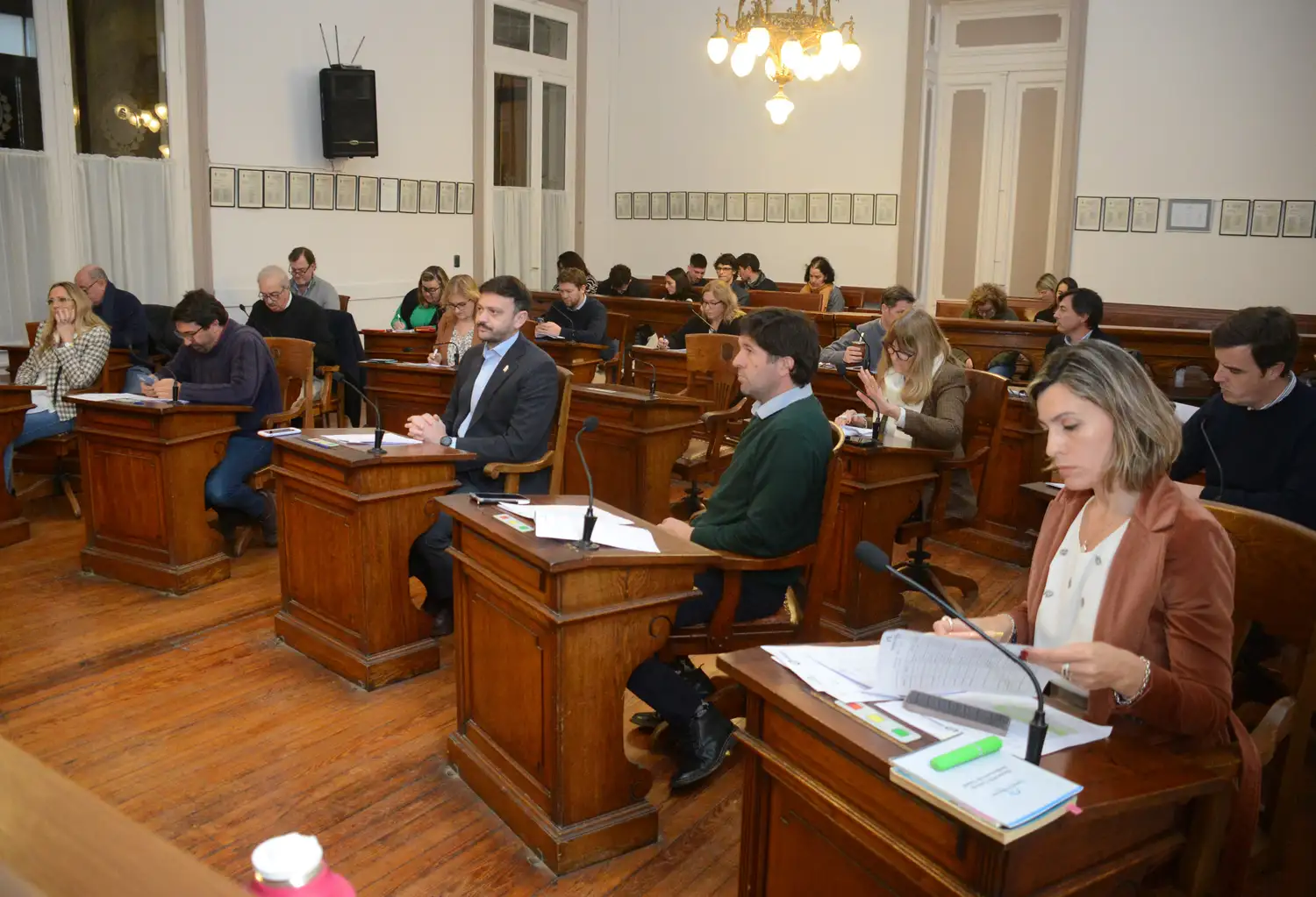 En otra sesión con eje en la transparencia, surgió un tercer funcionario en el Registro de Proveedores