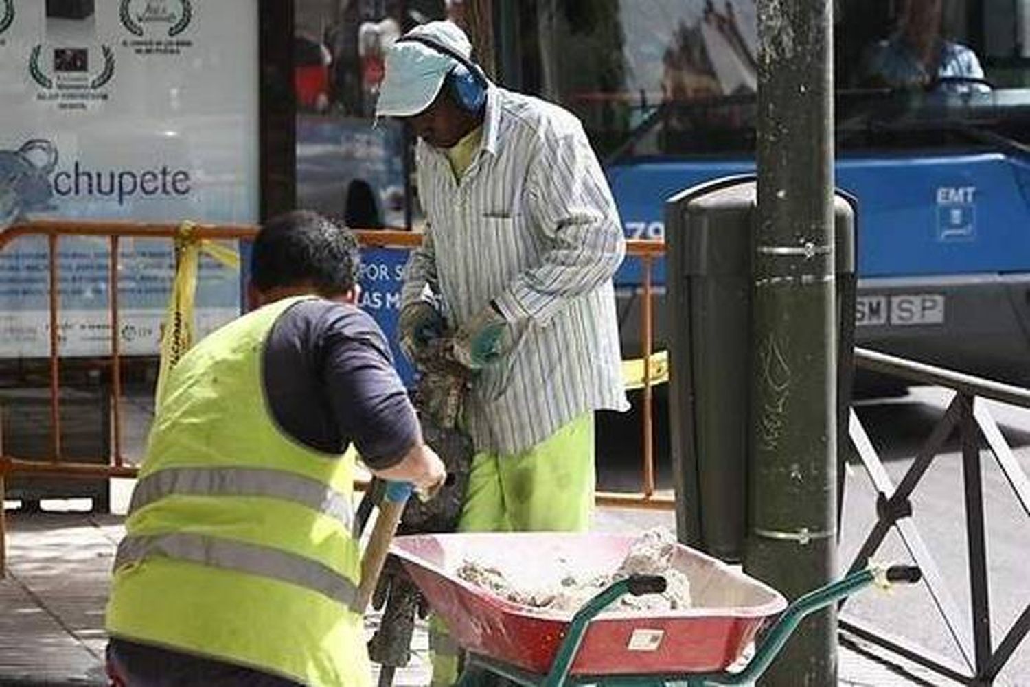 El 80 % de extranjeros que  trabajan en el país cree que hay  más oportunidades de empleo