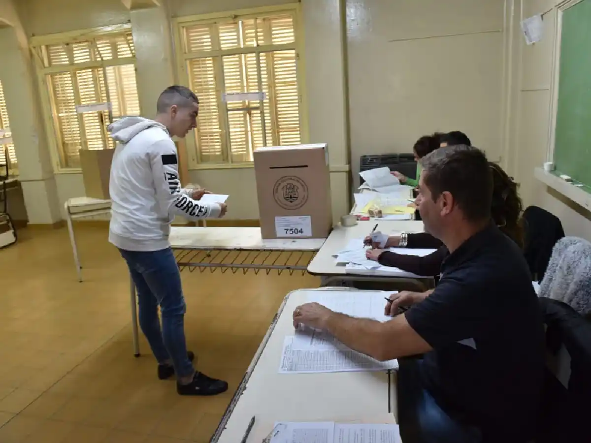 Comenzó el pago a las autoridades de mesa en Córdoba