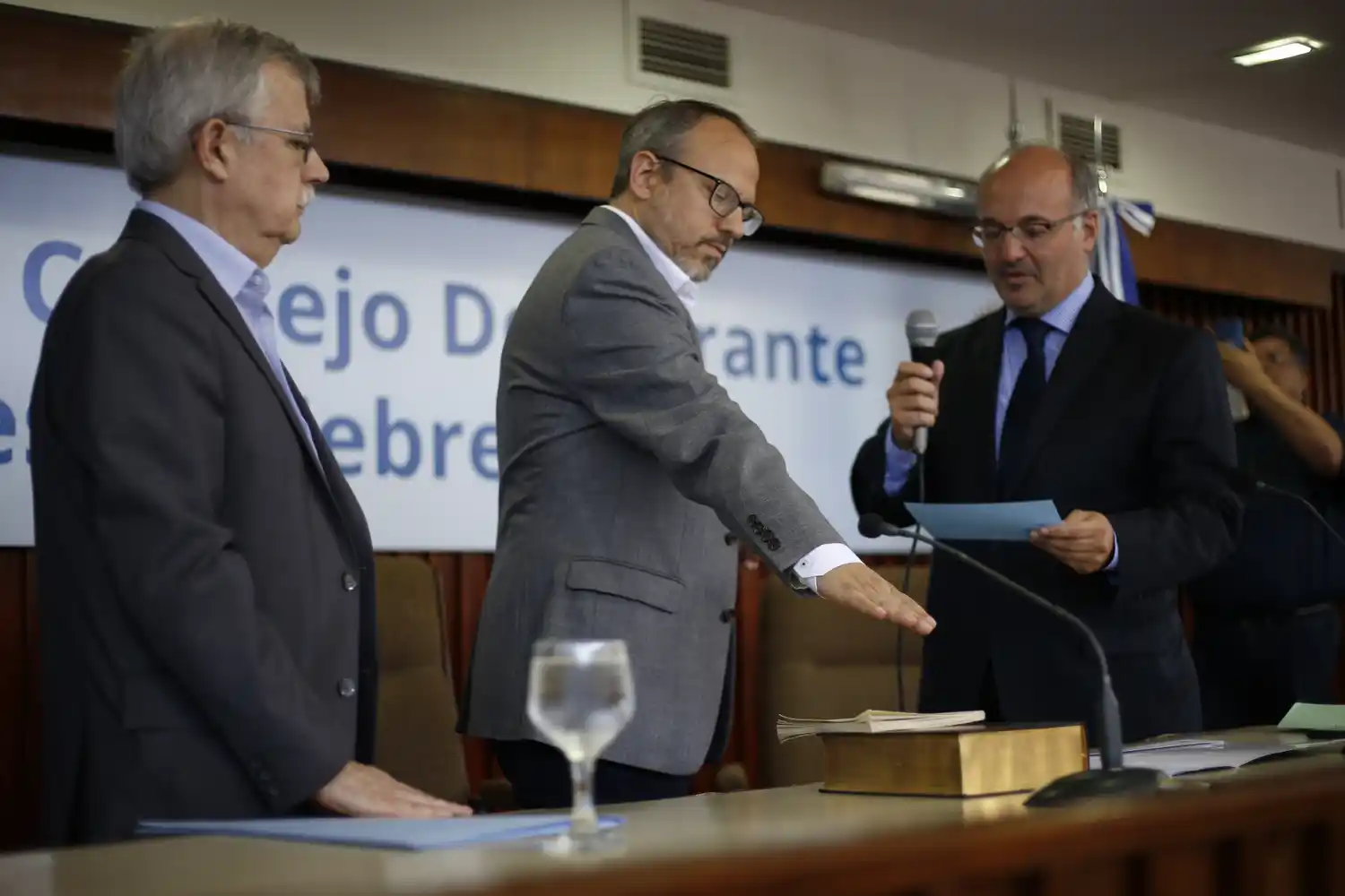 Tres de Febrero: "Voy a poner mi granito de arena para la unión nacional", dijo Valenzuela al jurar como intendente