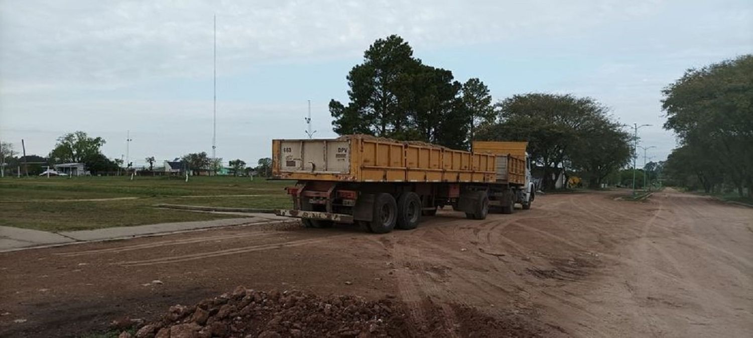 Realizan obras de conservación en la avenida principal