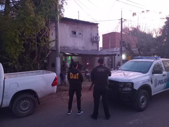 Dos allanamientos tras el robo a una verdulería de 11 de Septiembre y Casella