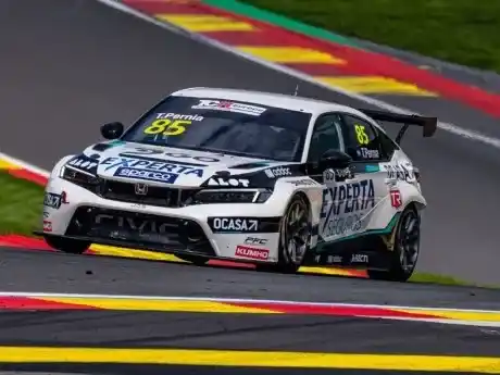 Tiago Pernía tuvo problemas mecánicos.