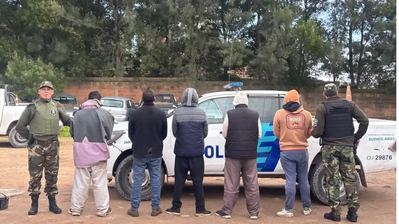 Entraron a un campo en Necochea y descubrieron una Amarok robada con patente trucha