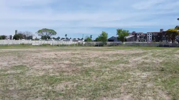 Estudiantes y su  cancha para empezar  a entrenar en febrero