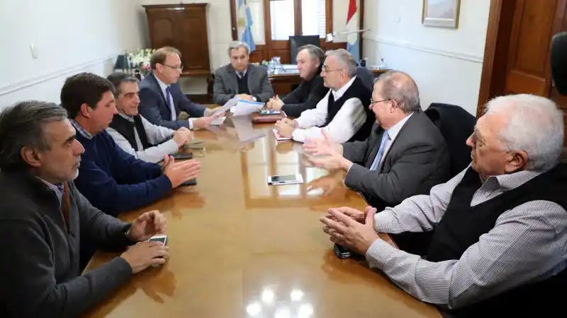 Farías y Saglione recibieron a senadores departamentales