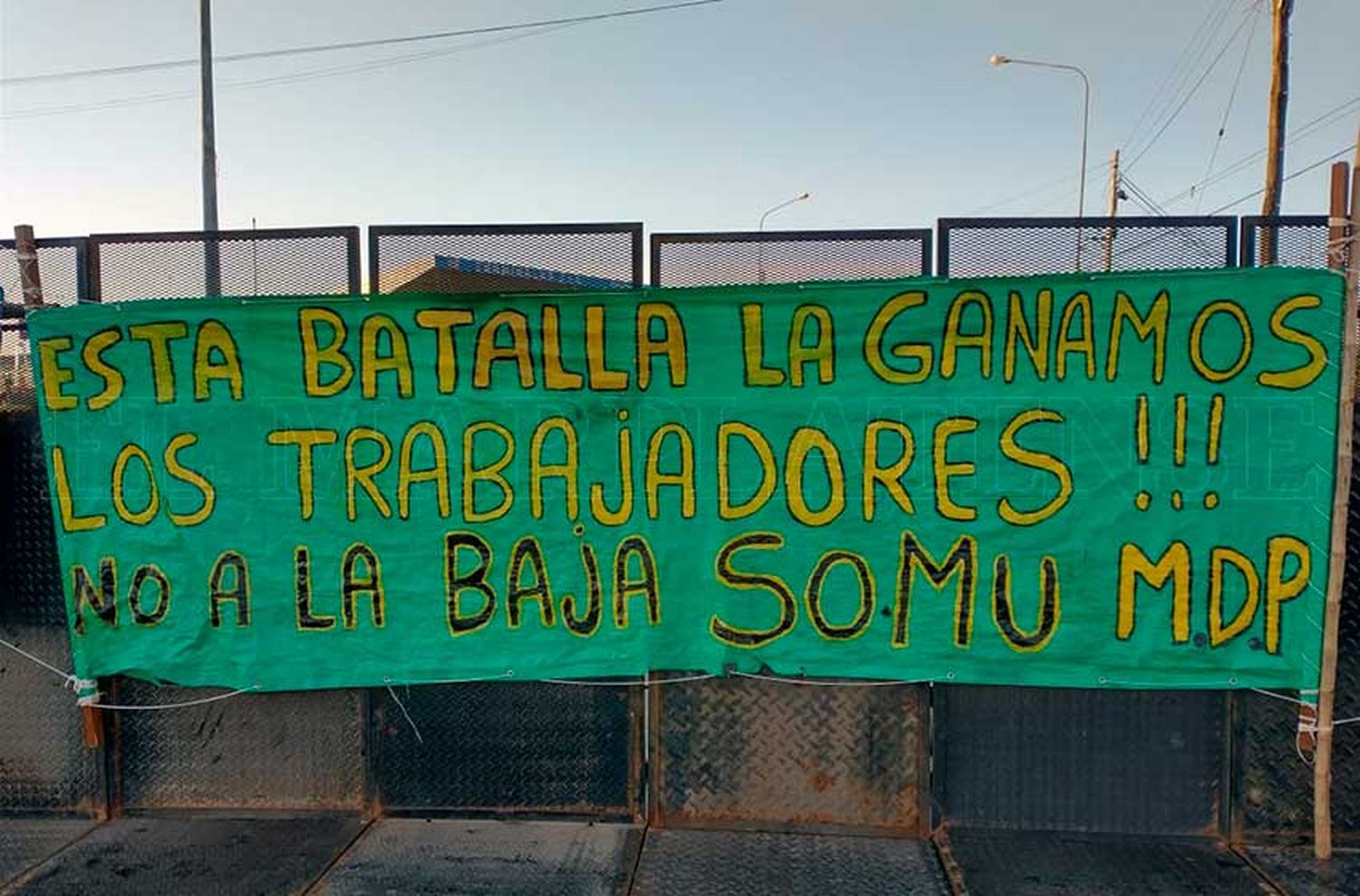 El SOMU y cámaras seguirán con las negociaciones, pero con la flota de altura pescando