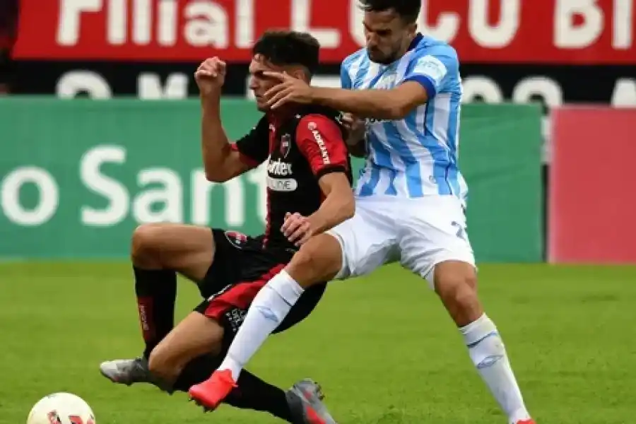 Con polémica en el final, Newell"s empató como local