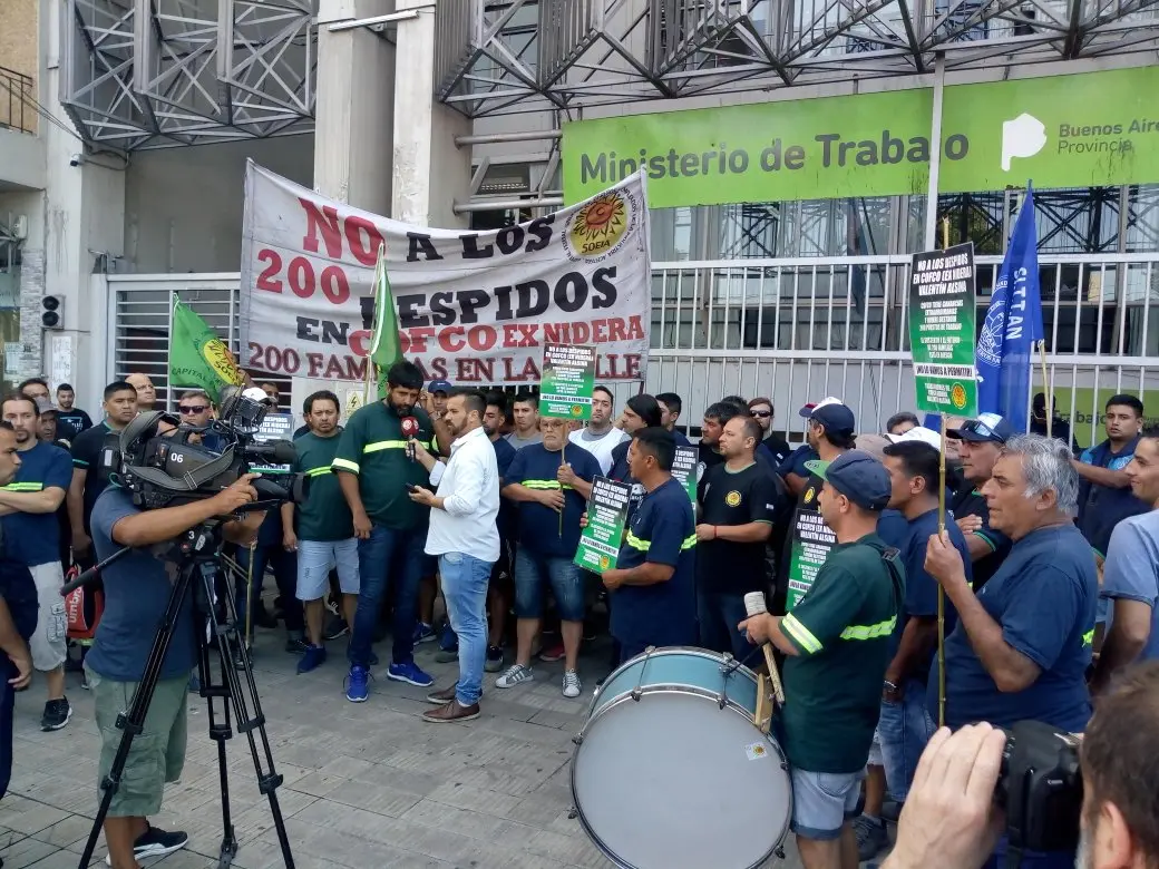 Trabajadores de Cofco se movilizaron para evitar el cierre de la planta de Valentín Alsina