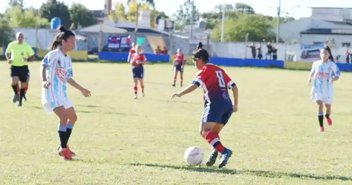 Defensores de Constitución  le ganó a San Benito  2 a 1 en cancha de Nébel