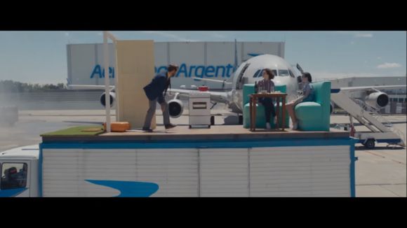 Aerolíneas Argentinas celebra la conectividad con una nueva campaña publicitaria