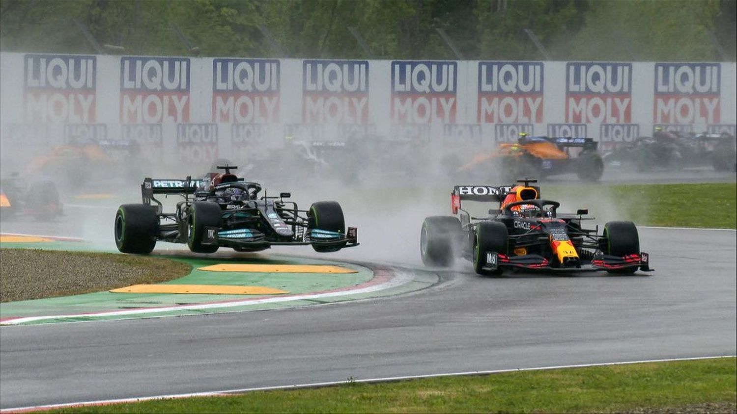 Max Verstappen se llevó el triunfo en Imola