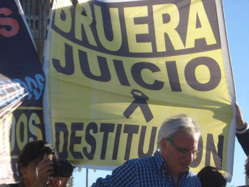 Temporal en La Plata: Convocan a un "paraguazo" contra Bruera
