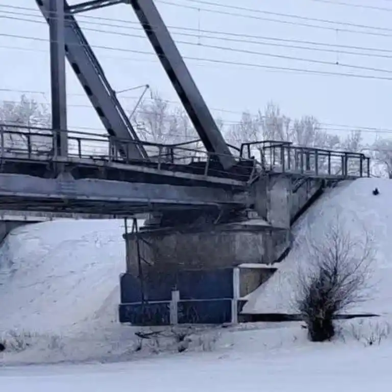 El servicio de inteligencia de Ucrania dañó un puente ferroviario en el suroeste de Rusia