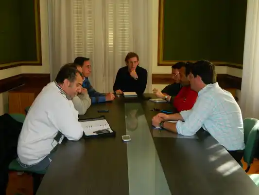 Bahillo se reunió con miembros de la Comisión del Desfile de Carrozas 