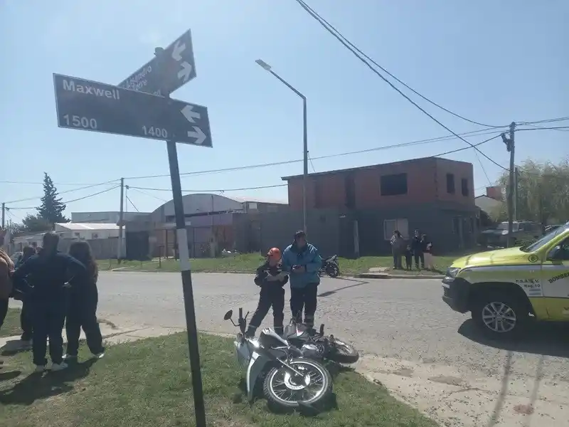 Choque en horas del mediodía en Lisandro de la Torre y Maxwell.