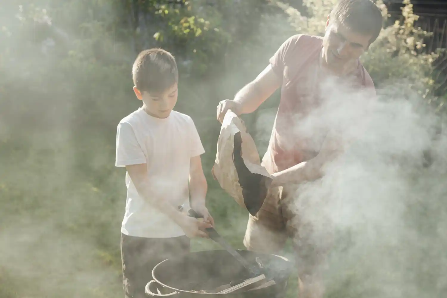 ¿Cómo eliminar el olor a humo de la ropa después de un asado sin necesidad de lavarla?