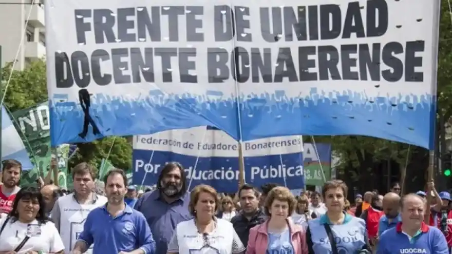 Los docentes reclaman su recomposición salarial