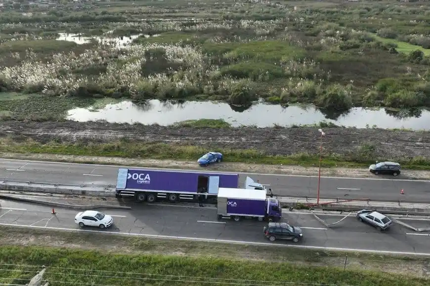 Policía de Seguridad Vial trabajaba con tránsito reducido en el sector donde quedaron los vehículos siniestrados.