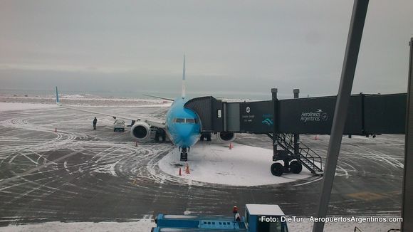 [Fotogalería] Día nevado en el aeropuerto de El Calafate