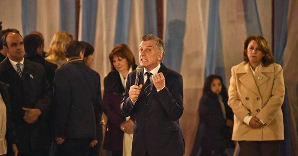 Día de la Bandera: Macri apuntó contra Cristina y "la patota del transporte de Moyano"