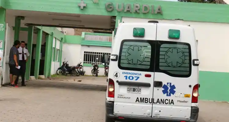Menor de 14 años iba en moto con hermana de 9 y chocó con un auto